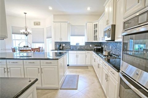 Снять в аренду виллу или дом в Паркленд, Флорида 4 спальни, 345.04м2, № 2065296 - фото 12