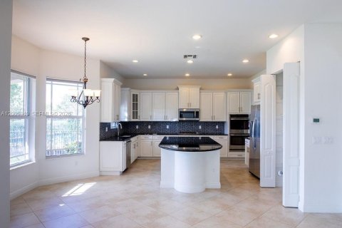 Снять в аренду виллу или дом в Паркленд, Флорида 4 спальни, 345.04м2, № 2065296 - фото 14