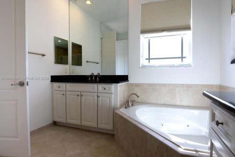 Снять в аренду виллу или дом в Паркленд, Флорида 4 спальни, 345.04м2, № 2065296 - фото 17