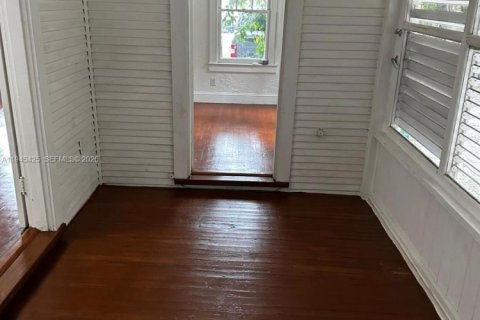 House in Miami, Florida 2 bedrooms, 91.04 sq.m. № 2001828 - photo 6