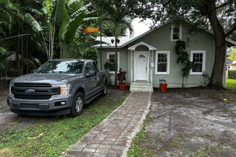 House in Miami, Florida 2 bedrooms, 91.04 sq.m. № 2001828
