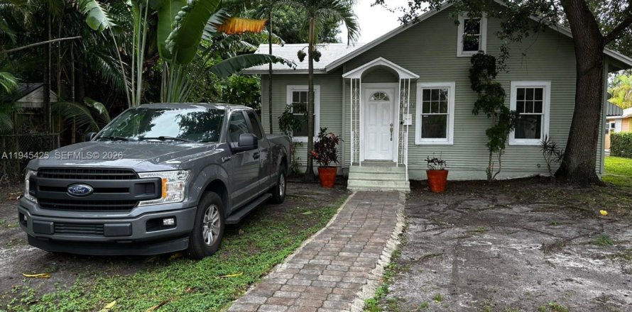 House in Miami, Florida 2 bedrooms, 91.04 sq.m. № 2001828