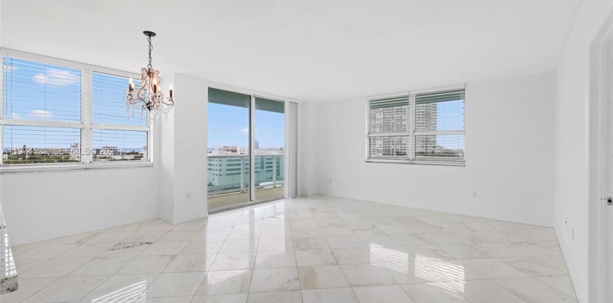 Condo in Miami Beach, Florida, 2 bedrooms  № 2036012