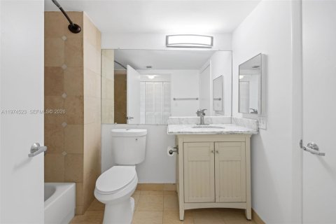 Condo in Miami Beach, Florida, 2 bedrooms  № 2036012 - photo 18