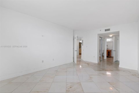 Condo in Miami Beach, Florida, 2 bedrooms  № 2036012 - photo 21