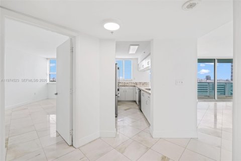 Condo in Miami Beach, Florida, 2 bedrooms  № 2036012 - photo 4