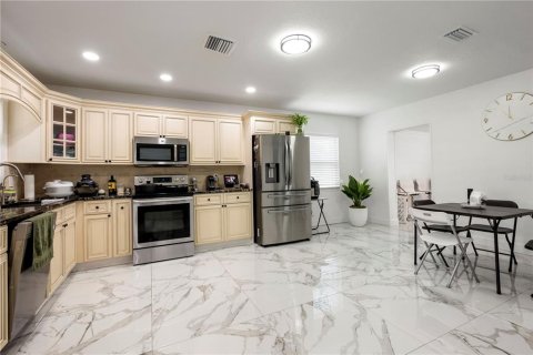 Villa ou maison à vendre à Tampa, Floride: 3 chambres, 155.98 m2 № 2403259 - photo 2