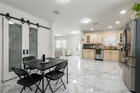 Villa ou maison à vendre à Tampa, Floride: 3 chambres, 155.98 m2 № 2403259 - photo 6