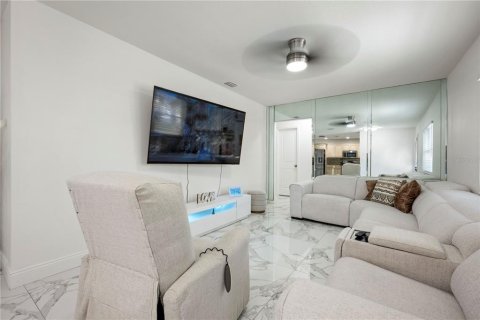 Villa ou maison à vendre à Tampa, Floride: 3 chambres, 155.98 m2 № 2403259 - photo 4