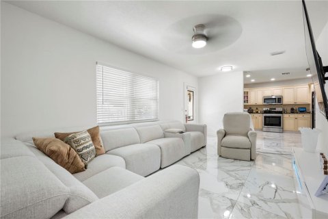 Villa ou maison à vendre à Tampa, Floride: 3 chambres, 155.98 m2 № 2403259 - photo 3
