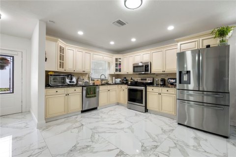 Villa ou maison à vendre à Tampa, Floride: 3 chambres, 155.98 m2 № 2403259 - photo 5