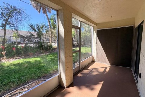 Condo in Bradenton, Florida, 2 bedrooms № 2145186 - photo 24
