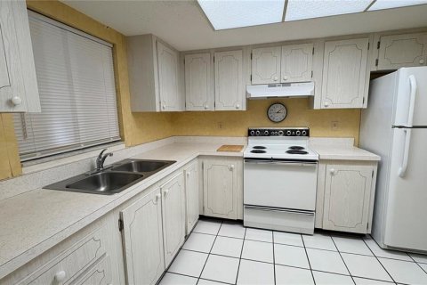 Condo in Bradenton, Florida, 2 bedrooms № 2145186 - photo 11