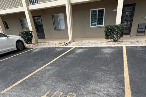 Condo in Bradenton, Florida, 2 bedrooms № 2145186 - photo 2