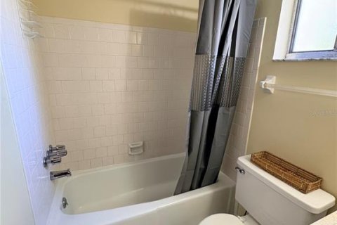 Condo in Bradenton, Florida, 2 bedrooms № 2145186 - photo 21