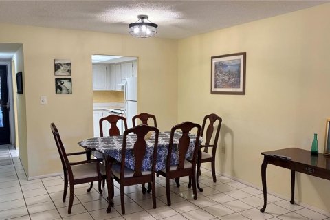 Condo in Bradenton, Florida, 2 bedrooms № 2145186 - photo 9