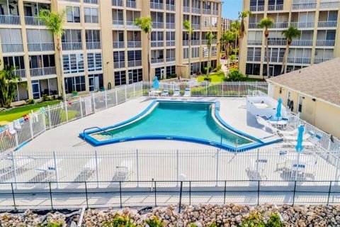 Condo in Bradenton, Florida, 2 bedrooms № 2145186 - photo 5