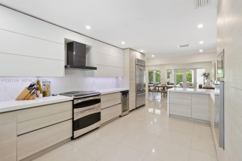 Купить виллу или дом в Корал-Гейблс, Флорида 5 спален, 274.9м2, № 2006489 - фото 10