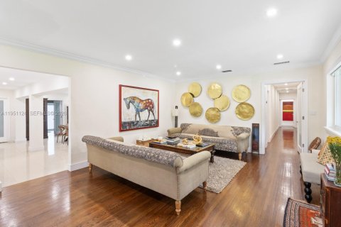 Купить виллу или дом в Корал-Гейблс, Флорида 5 спален, 274.9м2, № 2006489 - фото 4