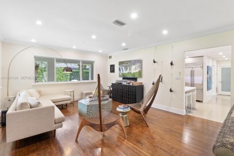 Купить виллу или дом в Корал-Гейблс, Флорида 5 спален, 274.9м2, № 2006489 - фото 6