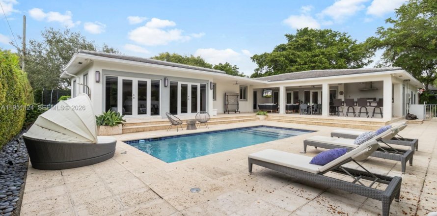 Дом в Корал-Гейблс, Флорида 5 спален, 274.9м2 № 2006489