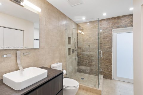 Купить виллу или дом в Корал-Гейблс, Флорида 5 спален, 274.9м2, № 2006489 - фото 23