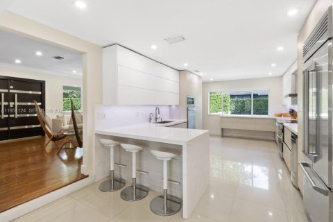 Купить виллу или дом в Корал-Гейблс, Флорида 5 спален, 274.9м2, № 2006489 - фото 9