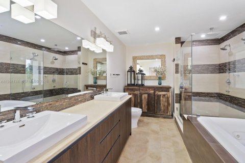 Купить виллу или дом в Корал-Гейблс, Флорида 5 спален, 274.9м2, № 2006489 - фото 14