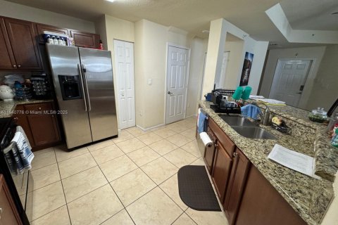 Condo in Doral, Florida, 2 bedrooms  № 1882151 - photo 3