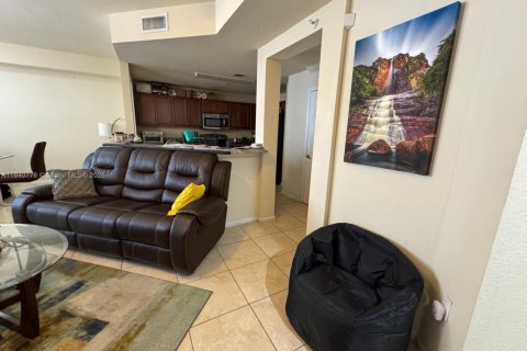 Condo in Doral, Florida, 2 bedrooms  № 1882151 - photo 2