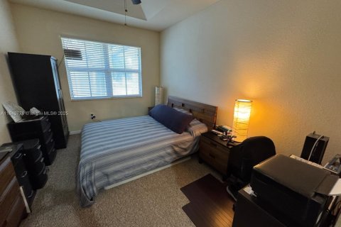Condo in Doral, Florida, 2 bedrooms  № 1882151 - photo 10