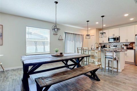 House in Davenport, Florida 4 bedrooms, 255.95 sq.m. № 2393795 - photo 8