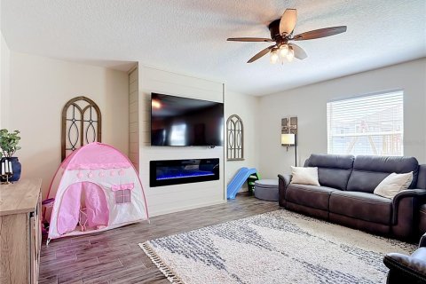 House in Davenport, Florida 4 bedrooms, 255.95 sq.m. № 2393795 - photo 6