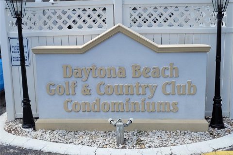 Condo in Daytona Beach, Florida, 1 bedroom  № 1514217 - photo 2