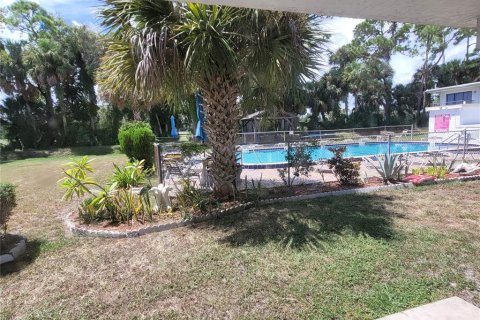 Condo in Daytona Beach, Florida, 1 bedroom  № 1514217 - photo 10