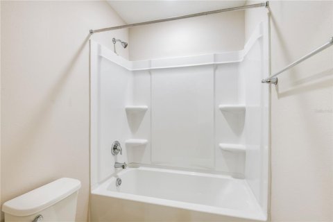 Townhouse in Haines City, Florida 4 bedrooms, 173.36 sq.m. № 1785657 - photo 19