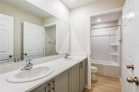 Townhouse in Haines City, Florida 4 bedrooms, 173.36 sq.m. № 1785657 - photo 18