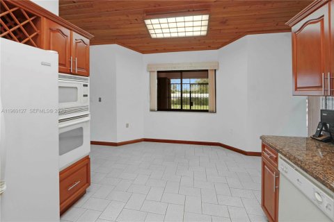 Villa ou maison à louer à Miami, Floride: 3 chambres, 270.35 m2 № 2022240 - photo 10