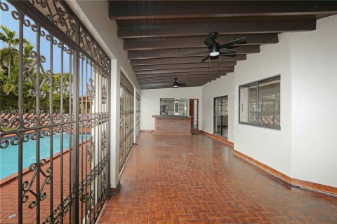 Villa ou maison à louer à Miami, Floride: 3 chambres, 270.35 m2 № 2022240 - photo 22