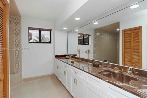 Villa ou maison à louer à Miami, Floride: 3 chambres, 270.35 m2 № 2022240 - photo 14
