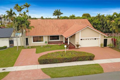 Villa ou maison à louer à Miami, Floride: 3 chambres, 270.35 m2 № 2022240 - photo 2