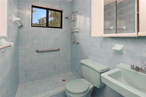 Villa ou maison à louer à Miami, Floride: 3 chambres, 270.35 m2 № 2022240 - photo 21