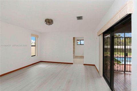Villa ou maison à louer à Miami, Floride: 3 chambres, 270.35 m2 № 2022240 - photo 13
