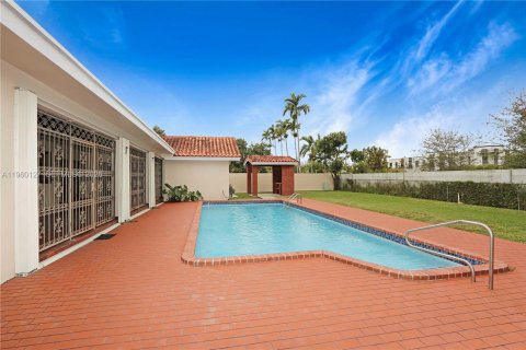 Villa ou maison à louer à Miami, Floride: 3 chambres, 270.35 m2 № 2022240 - photo 23