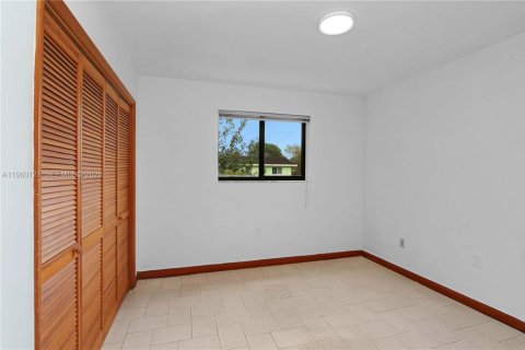 Villa ou maison à louer à Miami, Floride: 3 chambres, 270.35 m2 № 2022240 - photo 18