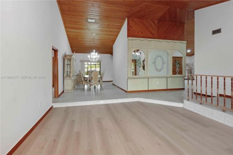 Villa ou maison à louer à Miami, Floride: 3 chambres, 270.35 m2 № 2022240 - photo 5