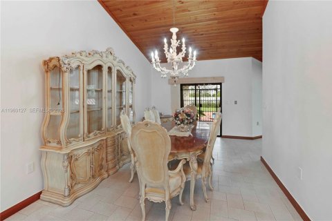 Villa ou maison à louer à Miami, Floride: 3 chambres, 270.35 m2 № 2022240 - photo 6