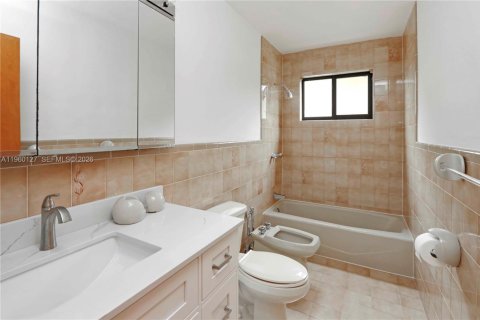 Villa ou maison à louer à Miami, Floride: 3 chambres, 270.35 m2 № 2022240 - photo 17