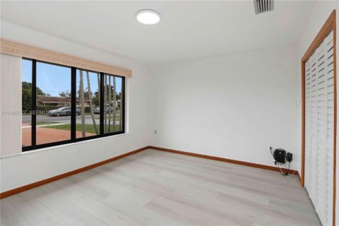 Villa ou maison à louer à Miami, Floride: 3 chambres, 270.35 m2 № 2022240 - photo 16
