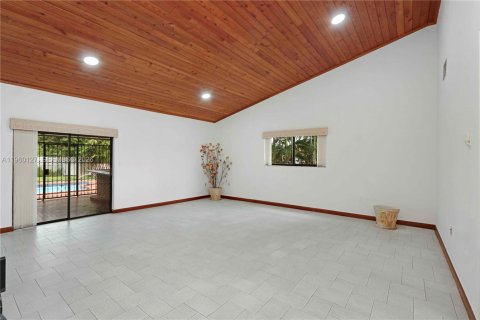 Villa ou maison à louer à Miami, Floride: 3 chambres, 270.35 m2 № 2022240 - photo 11